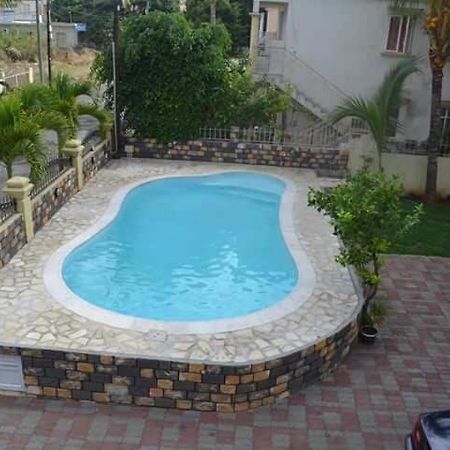 Rs Villas - Three Bedrooms Share Apartment With Private Room And Free Wifi And 100Mts To The Beach And Ac And 100Mts To Bus Stop And Pool Flic en Flac Exterior foto