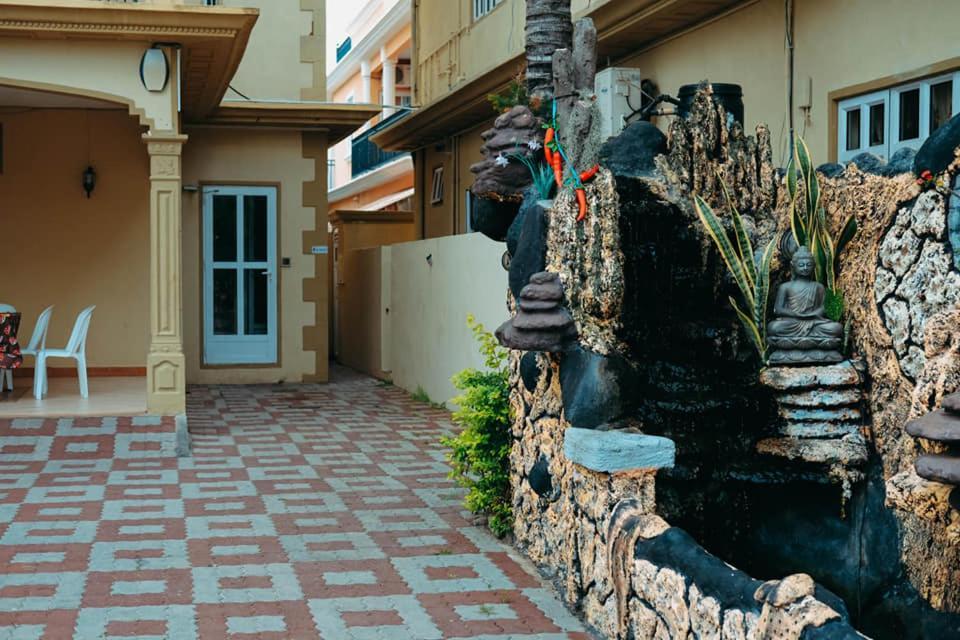 Rs Villas - Three Bedrooms Share Apartment With Private Room And Free Wifi And 100Mts To The Beach And Ac And 100Mts To Bus Stop And Pool Flic en Flac Exterior foto