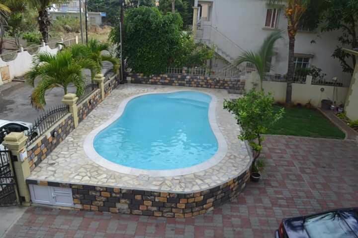 Rs Villas - Three Bedrooms Share Apartment With Private Room And Free Wifi And 100Mts To The Beach And Ac And 100Mts To Bus Stop And Pool Flic en Flac Exterior foto