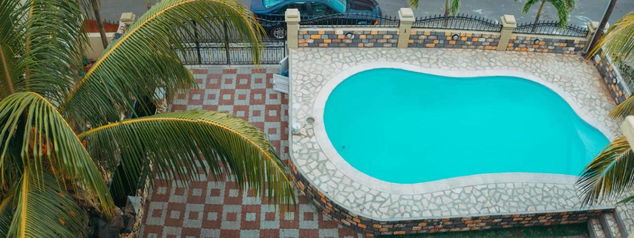 Rs Villas - Three Bedrooms Share Apartment With Private Room And Free Wifi And 100Mts To The Beach And Ac And 100Mts To Bus Stop And Pool Flic en Flac Exterior foto