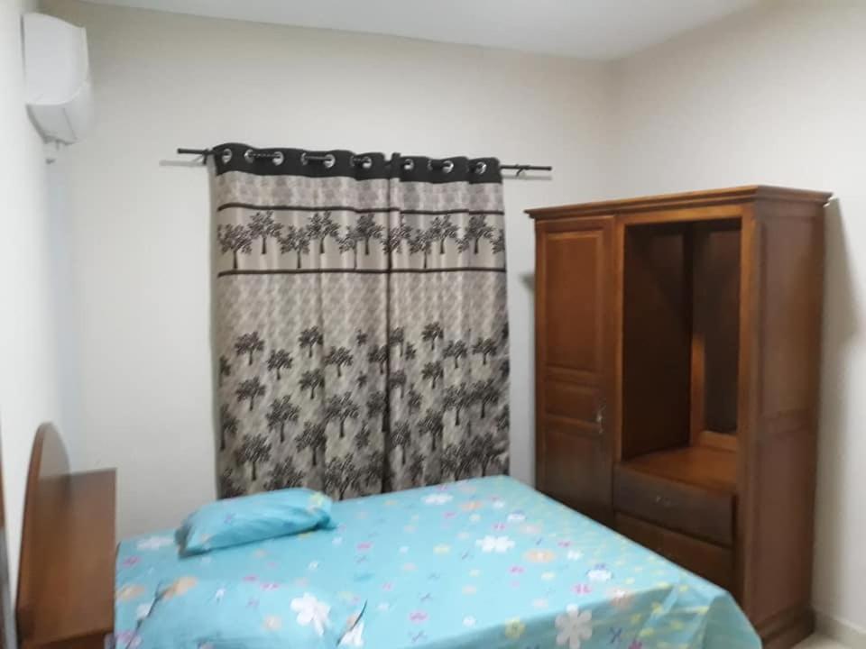 Rs Villas - Three Bedrooms Share Apartment With Private Room And Free Wifi And 100Mts To The Beach And Ac And 100Mts To Bus Stop And Pool Flic en Flac Exterior foto