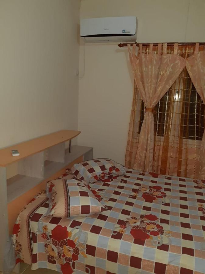 Rs Villas - Three Bedrooms Share Apartment With Private Room And Free Wifi And 100Mts To The Beach And Ac And 100Mts To Bus Stop And Pool Flic en Flac Exterior foto