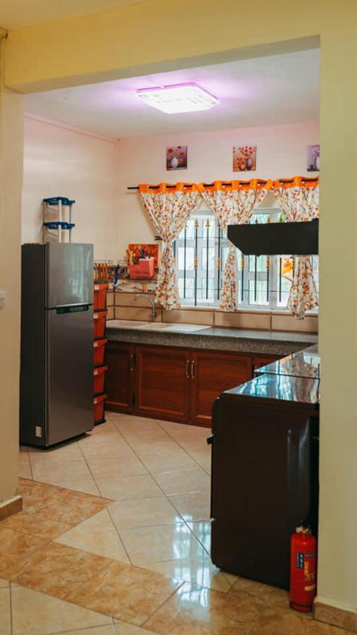 Rs Villas - Three Bedrooms Share Apartment With Private Room And Free Wifi And 100Mts To The Beach And Ac And 100Mts To Bus Stop And Pool Flic en Flac Exterior foto