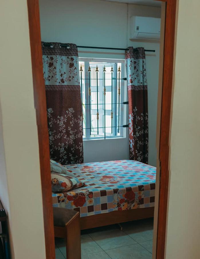 Rs Villas - Three Bedrooms Share Apartment With Private Room And Free Wifi And 100Mts To The Beach And Ac And 100Mts To Bus Stop And Pool Flic en Flac Exterior foto