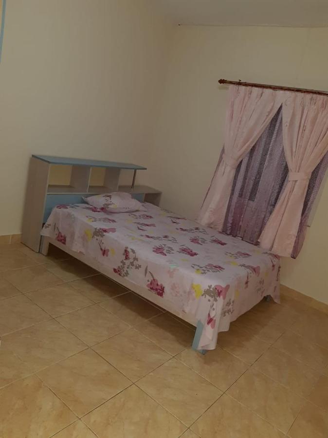 Rs Villas - Three Bedrooms Share Apartment With Private Room And Free Wifi And 100Mts To The Beach And Ac And 100Mts To Bus Stop And Pool Flic en Flac Exterior foto