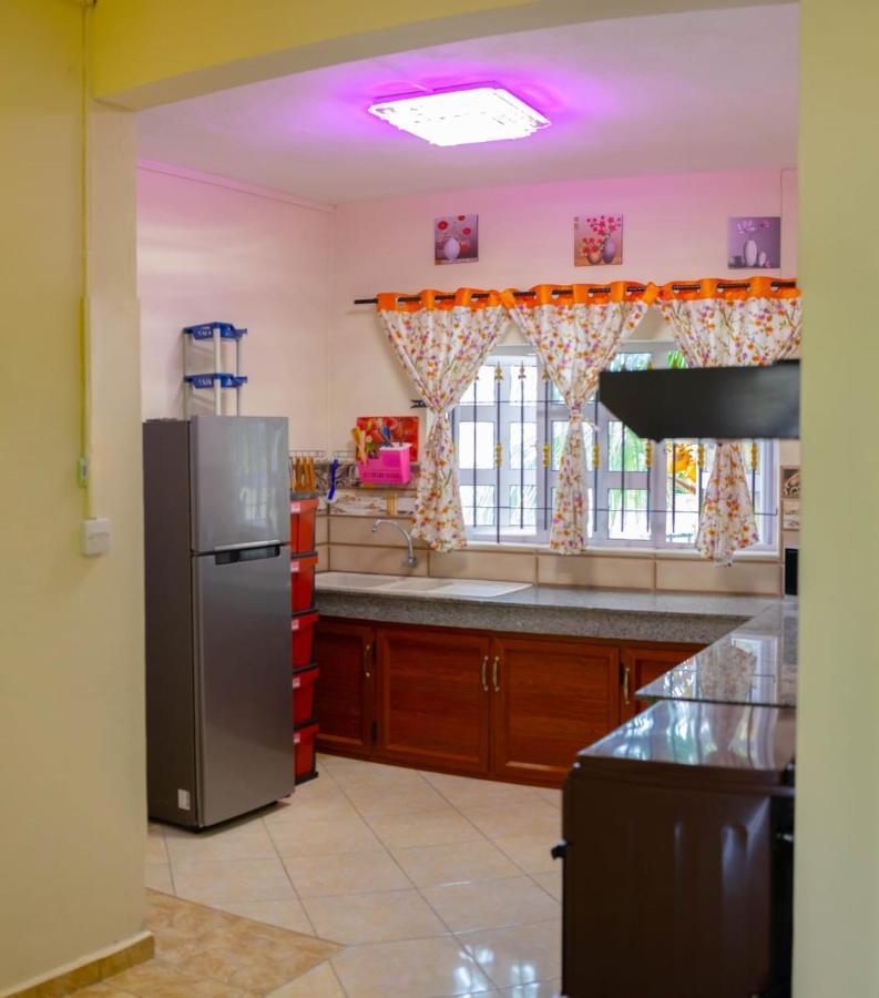 Rs Villas - Three Bedrooms Share Apartment With Private Room And Free Wifi And 100Mts To The Beach And Ac And 100Mts To Bus Stop And Pool Flic en Flac Exterior foto