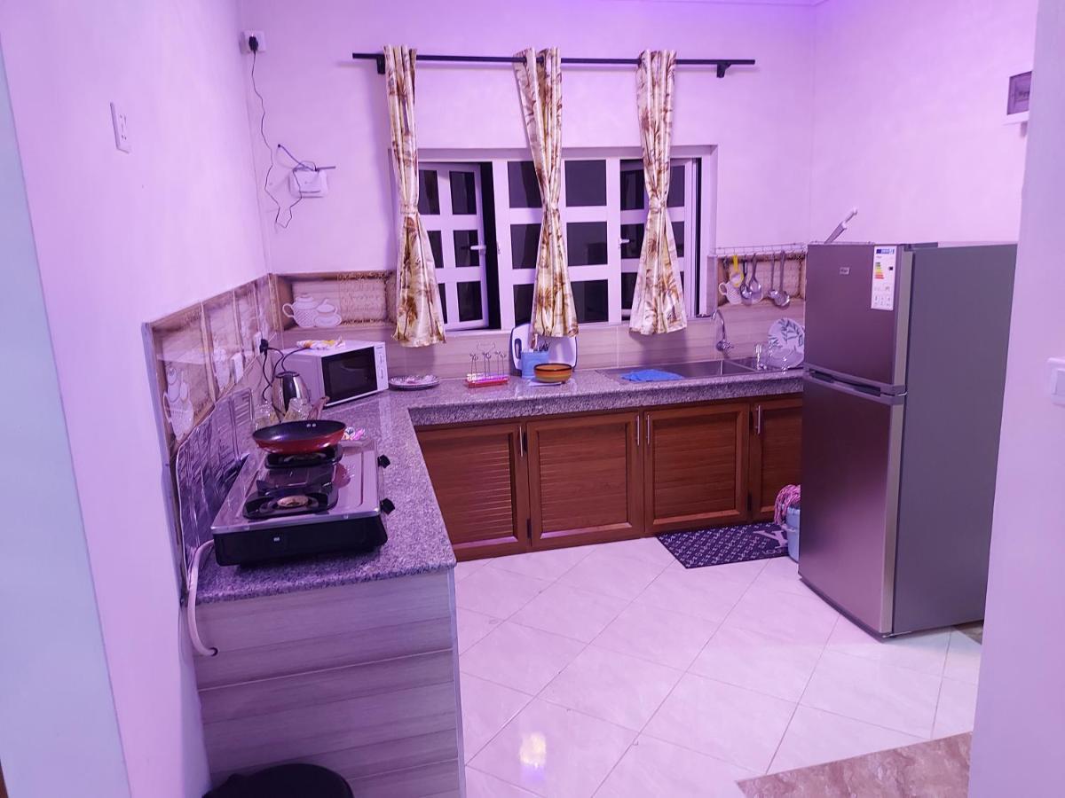 Rs Villas - Three Bedrooms Share Apartment With Private Room And Free Wifi And 100Mts To The Beach And Ac And 100Mts To Bus Stop And Pool Flic en Flac Exterior foto