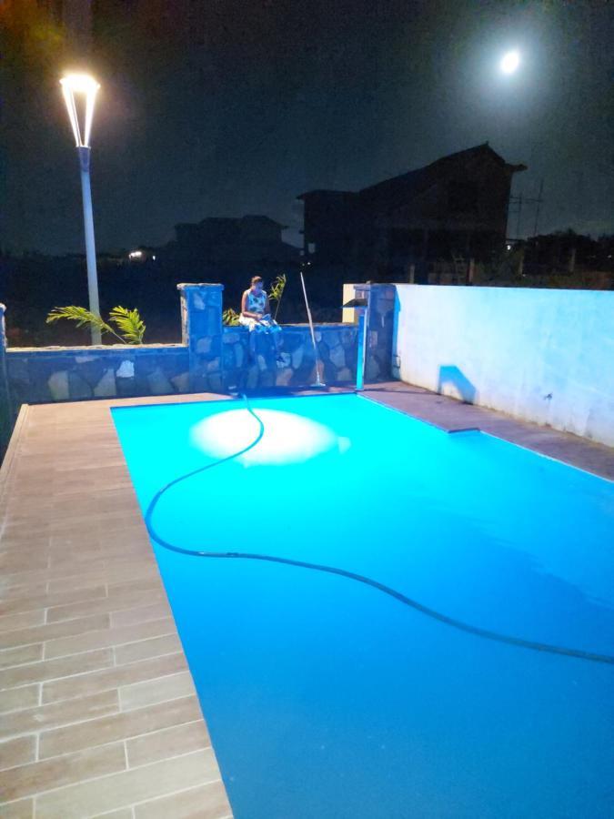 Rs Villas - Three Bedrooms Share Apartment With Private Room And Free Wifi And 100Mts To The Beach And Ac And 100Mts To Bus Stop And Pool Flic en Flac Exterior foto