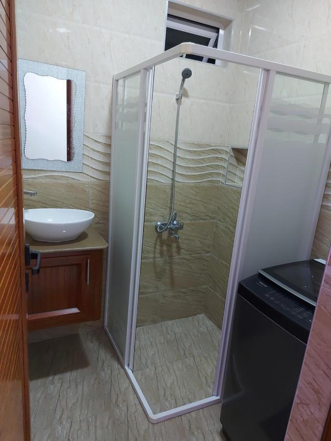 Rs Villas - Three Bedrooms Share Apartment With Private Room And Free Wifi And 100Mts To The Beach And Ac And 100Mts To Bus Stop And Pool Flic en Flac Exterior foto