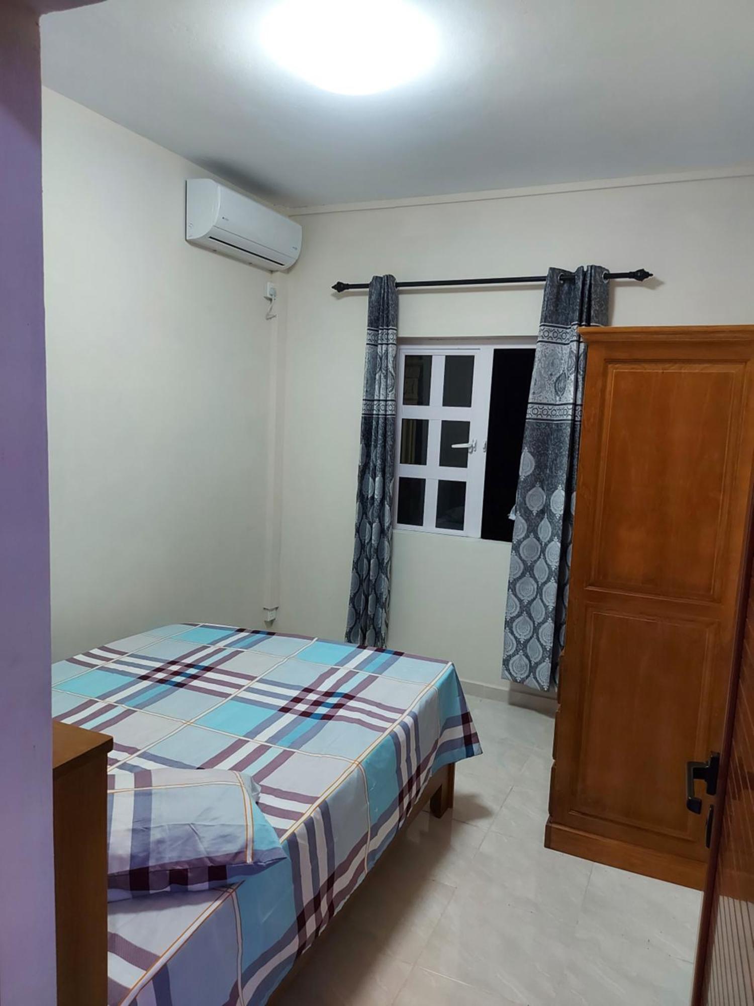 Rs Villas - Three Bedrooms Share Apartment With Private Room And Free Wifi And 100Mts To The Beach And Ac And 100Mts To Bus Stop And Pool Flic en Flac Exterior foto