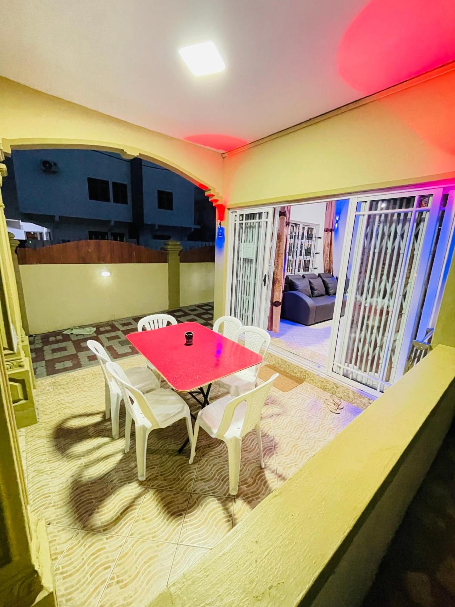 Rs Villas - Three Bedrooms Share Apartment With Private Room And Free Wifi And 100Mts To The Beach And Ac And 100Mts To Bus Stop And Pool Flic en Flac Exterior foto